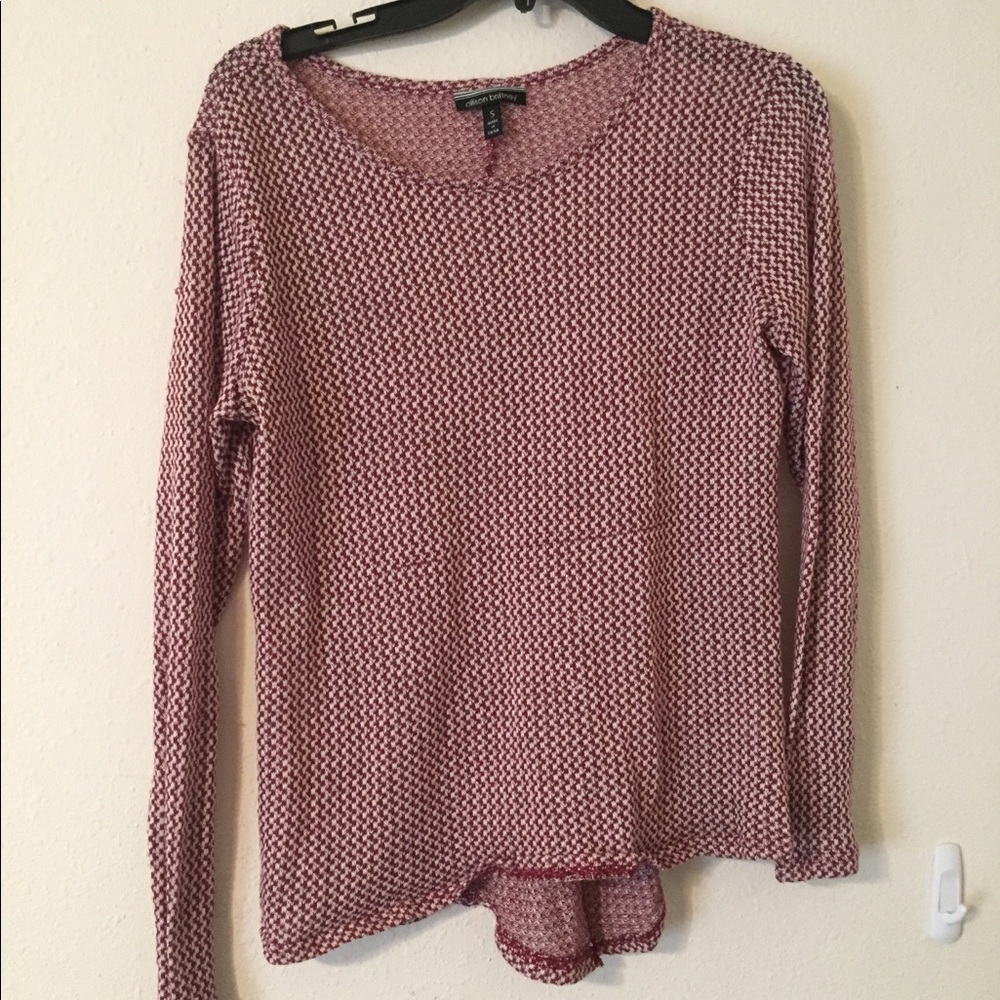 Long sleeve shirt with optional tie in back